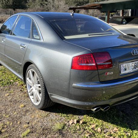 audi S8 V10